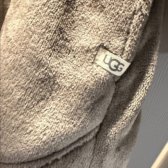 UGG Plush Grey Plush Soft Bathrobe - Picture 5 of 10